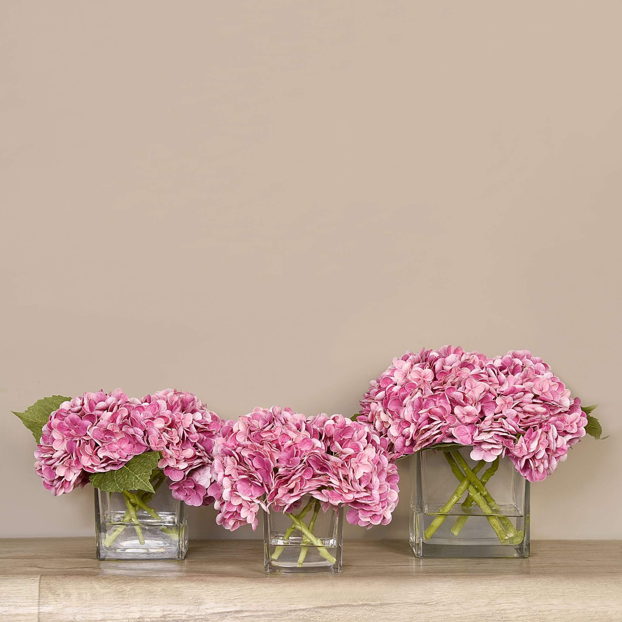 Artificial Hydrangea Arrangement in Glass Vase - Image 12