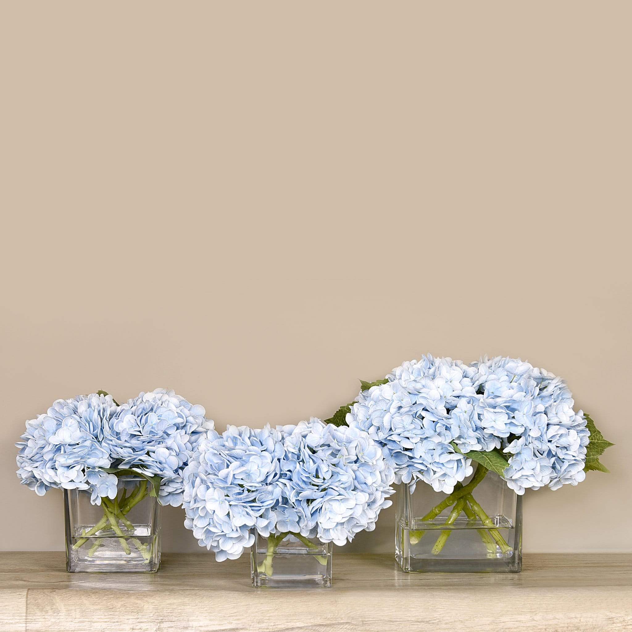 Artificial Hydrangea Arrangement in Glass Vase - Image 20
