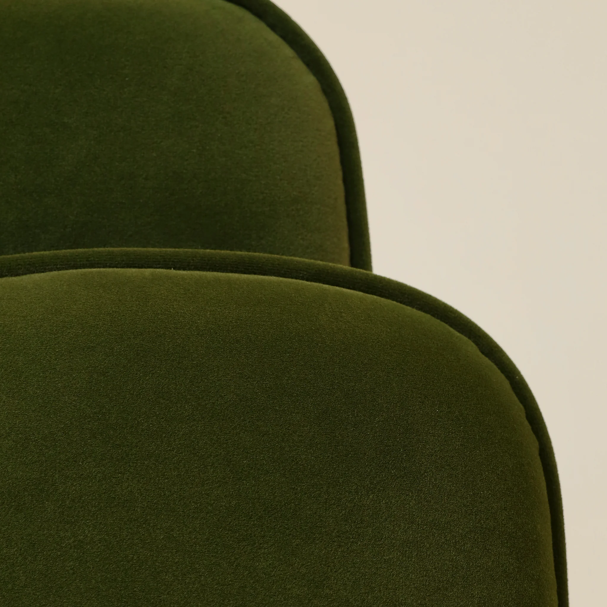 Bassett Armchair Lounge Chair - Image 13