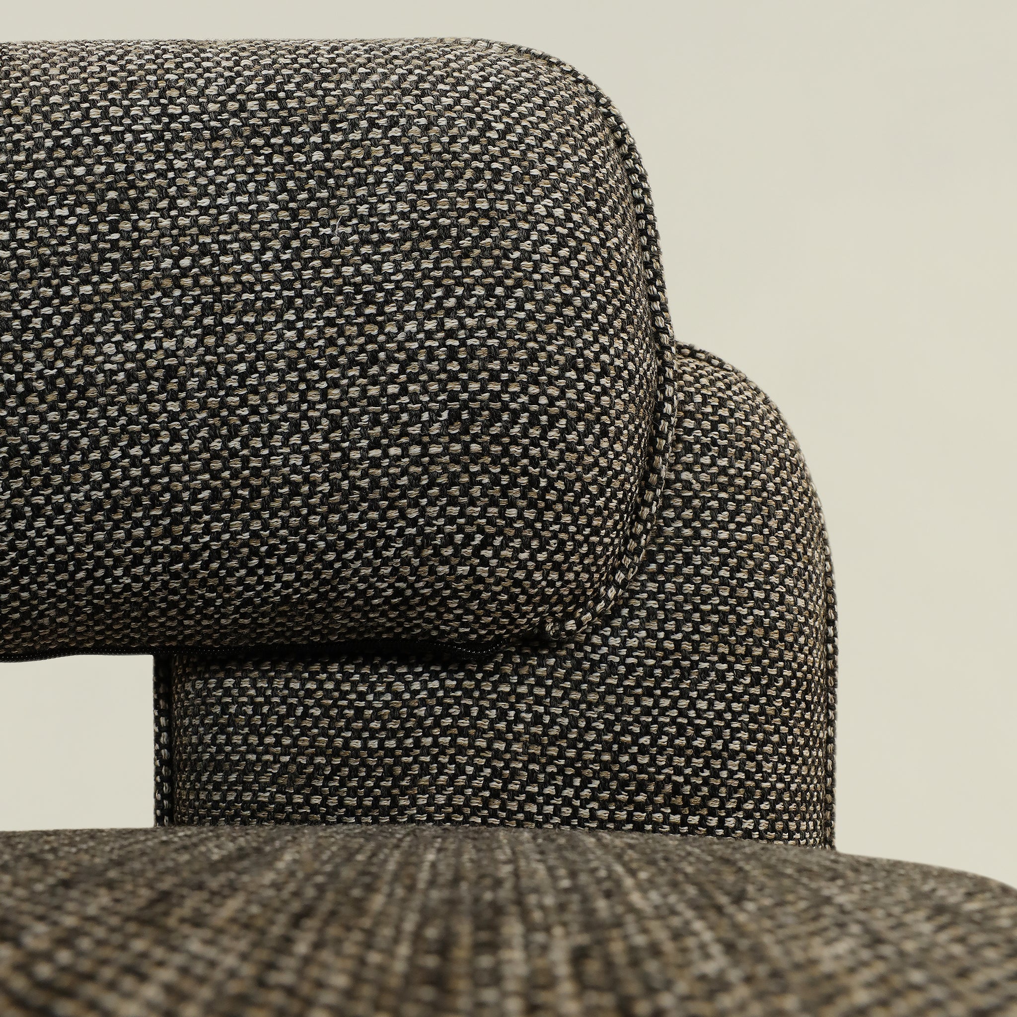 Bassett Armchair Lounge Chair - Image 23