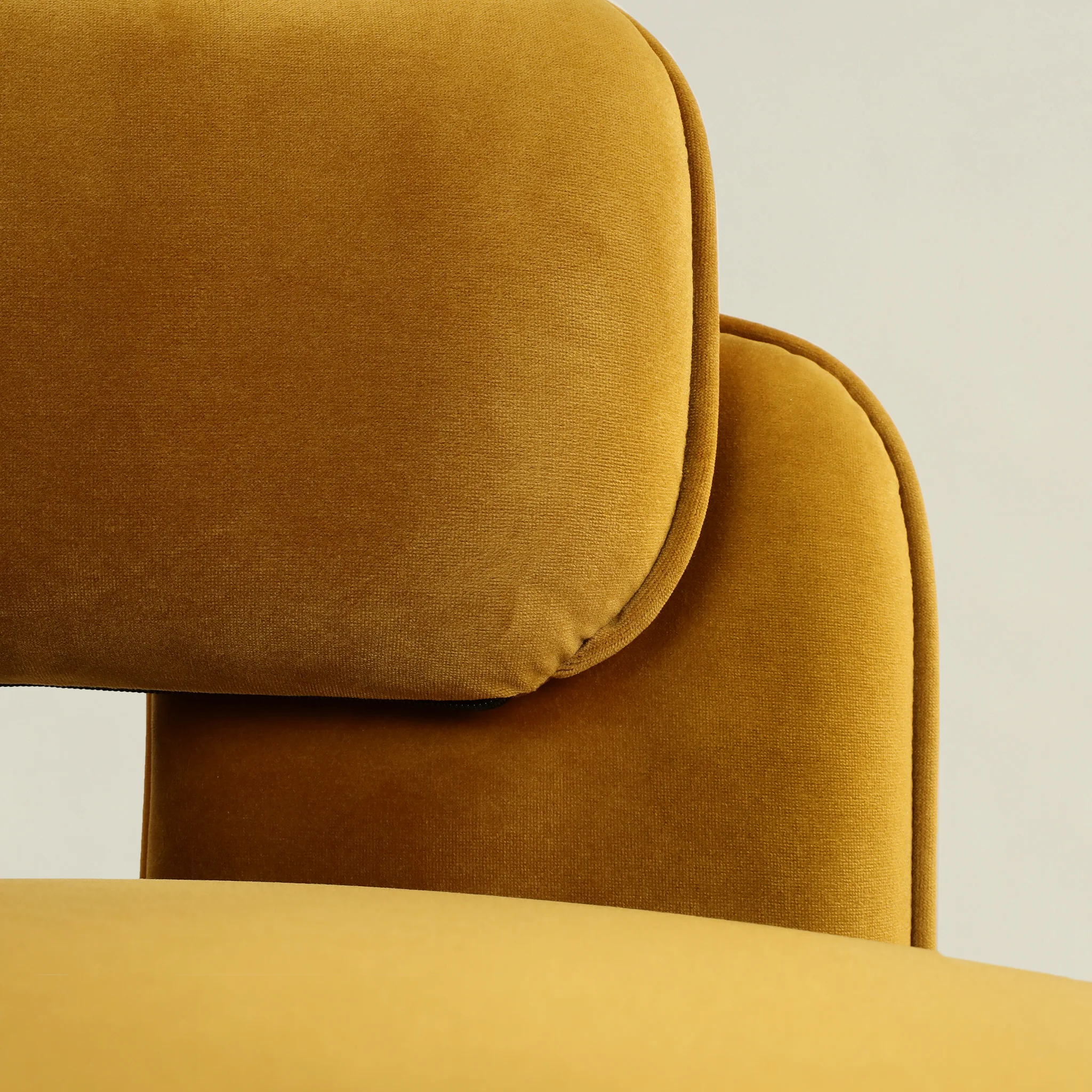 Bassett Armchair Lounge Chair - Image 34