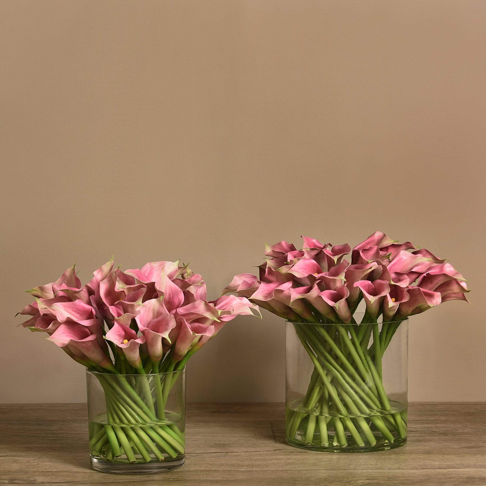 Artificial Calla Lilly in Glass Vase - Image 3