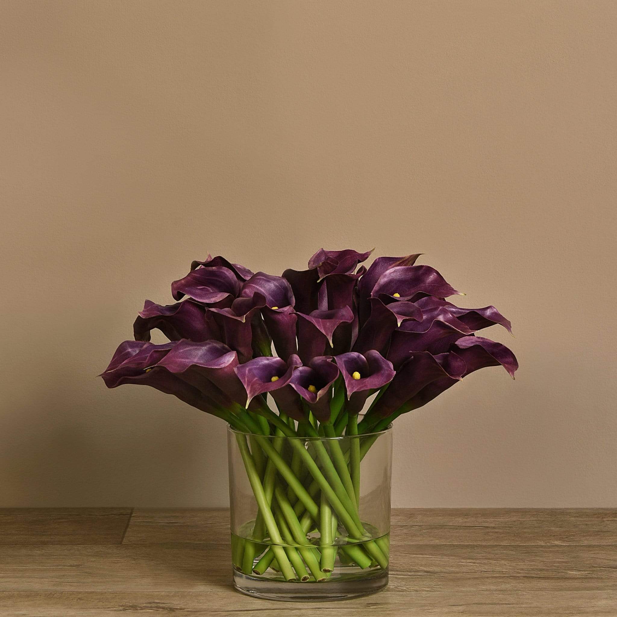 Artificial Calla Lilly in Glass Vase - Image 9