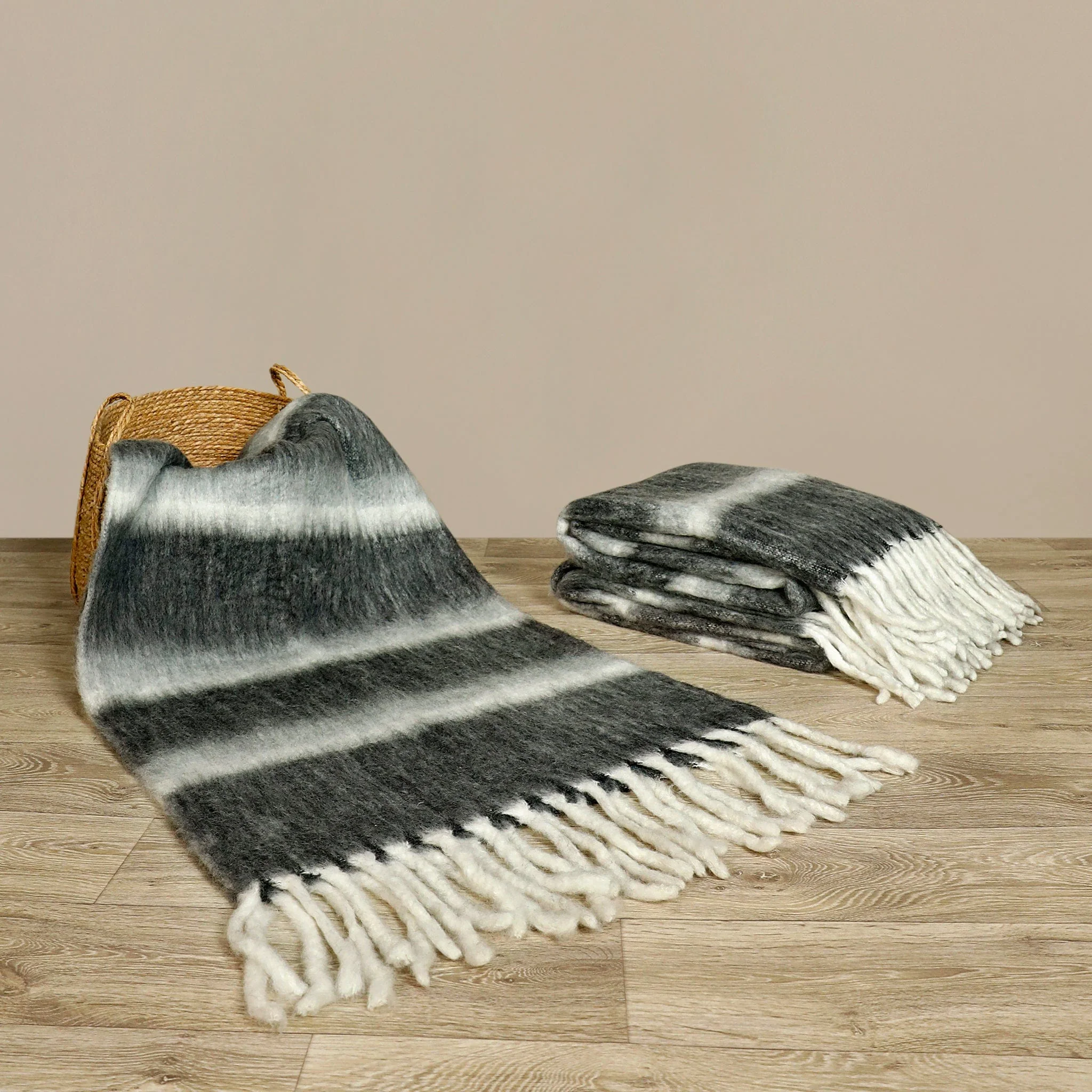 Throw - Image 3