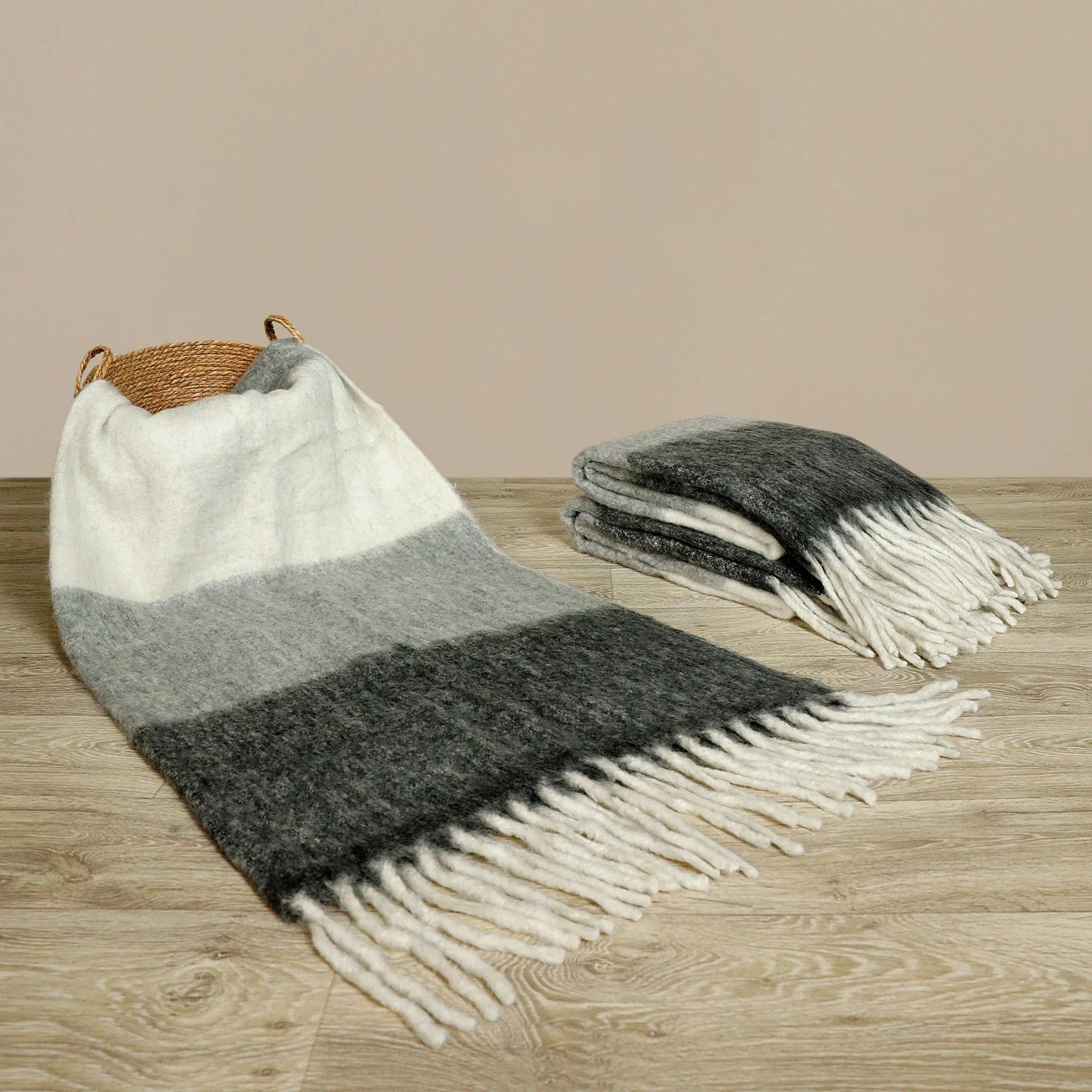 Throw - Image 3